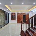 Bán nhà riêng trung kính, 32m2, 5 tầng, mt 4m, ở ngay trước tết, trước nhà 3m, cách ô tô tránh 40m