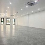 Cho thuê văn phòng 130 m2/tầng, sàn thông đẹp, tiện làm vp, spa, đào tạo