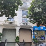 Cho thuê shophouse tôn thất thuyết, dtsd 118m2 x 6t + 1 hầm, thông sàn có thang máy. giá 65tr/th