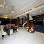 Cần bán nhanh căn góc 2 mặt tiền, khu park riverside,10x15m full nội thất đẹp/22 tỷ. liên hệ:0939833633