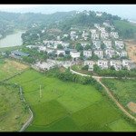 Cần bán mảnh đất bằng phẳng, vị trí đẹp view hồ bơi trung tâm và hồ của khu sunvillage lương sơn