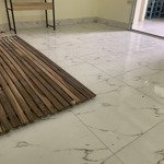 Cho thuê căn hộ tập thể trần quốc hoàn, 72m2, 3pn, 1pk, đồ cơ bản giá 8 tr/th. lh: 0974131889