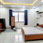 Căn studio 30m2 vạn phúc, full nội thất, cửa sổ, wc riêng, thang máy, hầm xe, vào ngay. giá 5.5tr