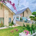 Villa nghỉ dưỡng suối mây vừa có view đồi thông và giáp suối , cách nhựa 250m