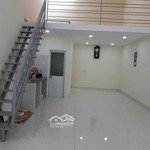 Cho thuê nhà 1 trệt 1 lửng gần chợhẽm xe hơi60m2 6 triệu/th