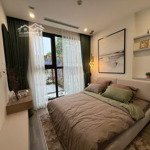 Cần bán căn 2pn chung cư vinhome tầng 12 ban công view công viên đường nguyễn hoàng lh 0961979116