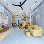 Siêu phẩm dương quảng hàm, gò vấp. giá bán 2tỷ 390 với 50m2 nhiều tiện ích. hđ thuê 11 triệu. liên hệ: 0909867347