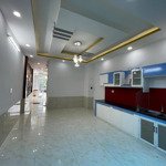 Bán nhà phố mt đ. chợ lớn, p11, q6 -12,7 tỷ, 72m2, 3pn, 3wc, hướng nam