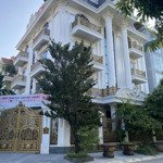 Cho thuê bt the manor nguyễn xiển; dt 230 m2 5 tầng, lô góc 2 mặt tiền, thông sàn, thang máy, 100tr