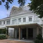 Chính chủ, bán gấp biệt thự chateau phú mỹ hưng nhà đang ở liên hệ: 0912639118