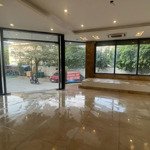 Cho thuê sàn tầng 1 toà nhà 7 tầng căn góc, phố nguyễn hoàng làm cà phê, showroom, dt 80m2, mt 15m