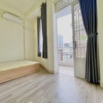 Cho thuê căn hộ 2 phòng ngủbalcony, ngay ngã tư hàng xanh, bình thạnh