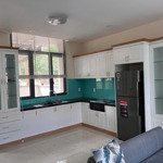 Nhà phố small 3 phòng ngủ107m2, full nội thất, đầy đủ tiện nghi, 2 mặt thoáng đón gió tự nhiên. giá bán 4,8 tỷ