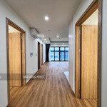 Cực hiếm. cho thuê gold tower ,3 ngủ, 2 vệ sinh đồ cơ bản, mới tinh, giá bán 17.5 triệu, liên hệ: 0971,342,965