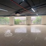 Bán tòa văn phòng phạm văn đồng, hà nội, 300m2, 8 tầng thông sàn, thang máy, doanh thu 5,5 tỷ/ năm.