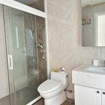 Bán nhanh căn hộ cao cấp green valley, dt 89m2, tk 2pn, 2wc, nội thất ít, có ô xe hầm, giá 6,7 tỷ