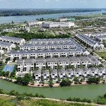 Chủ nhà gửi bán nhà phố 160m2, giá tốt bất ngờ , gần tttm, hồ bơi clubhouse liên hệ: 0908938966