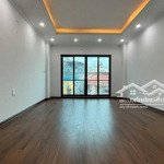 Cho thuê nhà ngõ 53 nguyễn ngọc vũ, dt 60m2 x 5t. ôtô đỗ cửa. giá 20tr