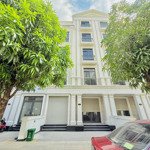 Chính chủ bán gấp nhà phố vinhome 84m2 16 tỷ cạnh vincom sát vinschool liên hệ: 0358682359 lv trực tiếp