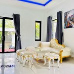 Cho thuê biệt thự sân vườn 400m2 có hồ bơi, full nội thất giá bán 50 triệu tại làng đại học abc, hcm