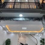 Cho thuê nhanh nhà mặt hồ ngõ 84 chùa láng,diện tích85m2 x 7 tầng view kính có tm.giá thuê chỉ 40 triệu/tháng