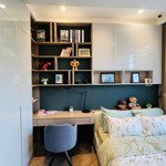 Bán nhanh căn 2 ngủ đông nam chung cư vinhomes , tầng trung, full nội thất cao cấp. lh 0772223945