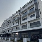 Cần bán căn shophouse mặt chính đường ban tím,diện tích75,1m2, giá cực tốt, view đẹp tại khu tq5.