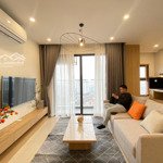 Bán nhanh 3n2vs 80m2 full nội thất, khu trung tâm, gần nhà xe giá 4.8 tỷ- vinhomes smart city