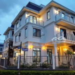 Cho thuê nhà phố góc sân vườn lakeview city,diện tích9,6x16m full nội thất giá bán 33 triệu/thang liên hệ:0786831281