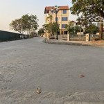 Tôi cần bán 40m2 đất,mặt tiền5,5m, đg 4m, trục chính bao làng, thoáng ở trí quả, thuận thành, bắc ninh