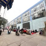 Cho thuê sàn thương mại làm showroom,siêu thị,nhà hàng cao cấp..ở giải phóngdiện tích500m mặt tiền 30m.