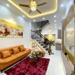 Khâm thiên 35/45m2, 3 thoáng, 3 ngủ, lh giang 0979388189