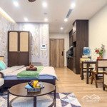 Cần bán căn hộ studio 34m2 đủ đồ view hồ toà r1 onsen ecopark . liên hệ: 0964007130 ạ