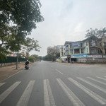 Cho thuê biệt thự mặt phố lưu khánh đàm, khu đô thị việt hưng. 200m2, 4 tầng thông, 45 triệu.