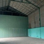 Cần tìm kho dt 300m2, trần cao 8m có trống ngay: kho xưởng cho thuê