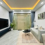 Nhà đẹp ở ngay, hẻm nguyễn trãi, quận 1. 4 tầng, 32m2. giá: 10,2 tỷ.