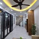 Bán nhà phúc lợi, 30m2, 5 tầng, 4.15 tỷ, ôtô đỗ cổng, nhà mới tinh, full nội thất.