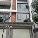 Bán gấp shophouse 2 mặt tiền xẻ khe phố biển đối diện 43 toà chung cư