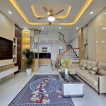 Gấp bán _ nhà đẹp 3 tầng , sau một mặt tiền đường nguyễn chánh , gần biển , full nôi thất.