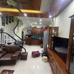 Chỉ nhỉnh 6 tỷ nhà đẹp bồ đề 5 tầng 10m ra oto thông hồng tiến. gần chợ, trường học full nội thất
