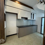 Bán nhà bồ đề 40m2* 4 tầng * 4 ngủ * 5.4 tỷ, view hồ điều hòa