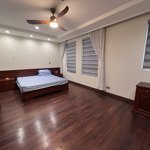 Cho thuê nhà hồ hoàng cầu - đống đa 60m x 5 tầng tổng 6pn sàn gỗ cao cấp 2 mặt thoáng ô tô đỗ 23tr
