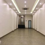 Cho thuê nhà mặt phố trần kim xuyến, 80m2 x 4 tầng, mới đẹp, vỉa hè rộng thoáng, ô tô đỗ cửa.