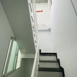 Giáp quận 10, ngang 4m dài 15m, đúc 3 tầng, 3 phòng ngủ trung tâm tân bình - cmt8, giá 8,6 tỷ