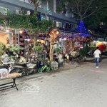 Chính chủ cần bán nhanh căn góc 2 bancon- giá tốt- sát q2- đã làm nội thất đẹp- vị trí đẹp