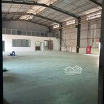 Cho thuê kho, xưởngdiện tích600m2, có sẵn văn phòng nhỏ, đường vào kho 13m, bảo vệ trực 24.7