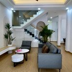 "biệt thự mini" hơn 7.x t, trung tâm phước long b, ngay tiểu học võ văn hát, còn tl