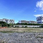 Mặt tiền đường trịnh hoài đức ngay trường đại học fpt