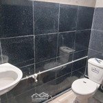 Cho thuê kho bàu cầu 15 giá tốt nhất khu hòa xuân 100m2 có wc giá 3tr5/tháng.