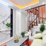 Bán nhà gần học viện tài chính 32m2, 5 tầng sổ đỏ, ở ngay, tặng full nội thất, 50m ra đường ô tô